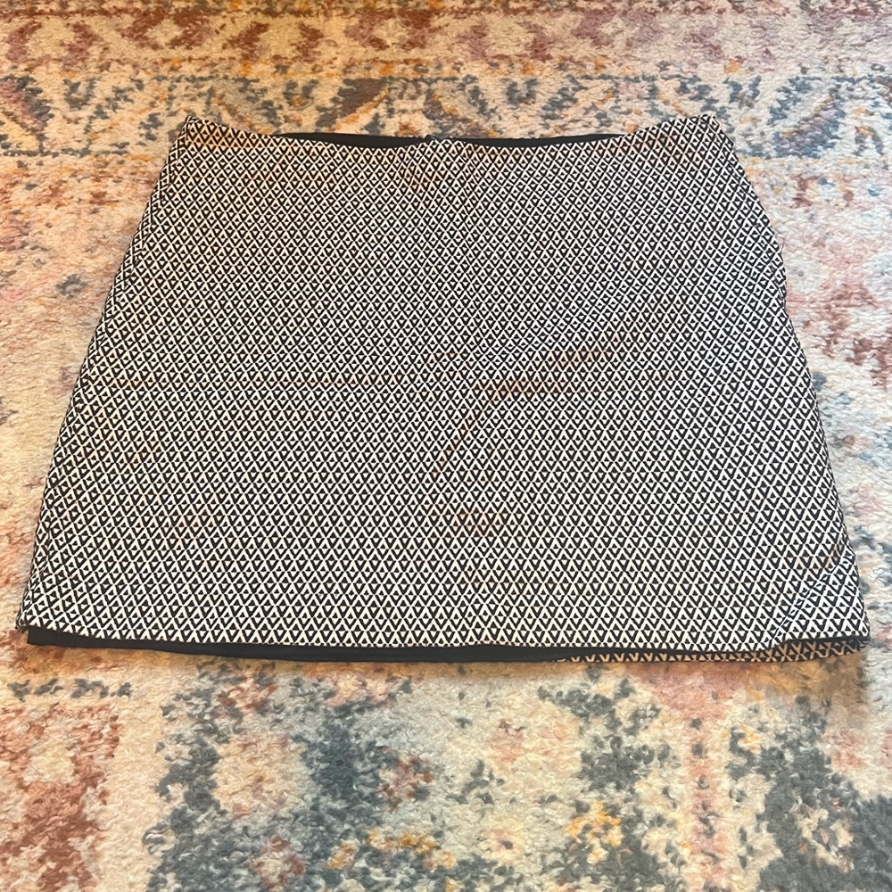 GAP Black & White Pattern Mini Skirt